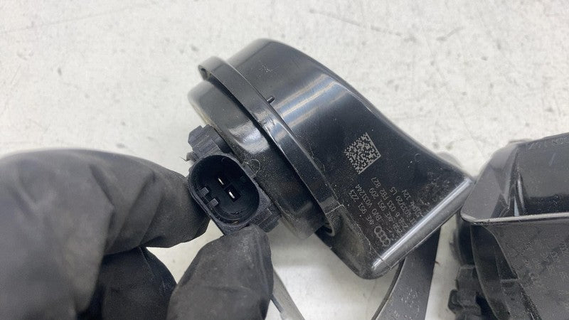 4KE951223 ⭕ 19-23 e-Tron PAIR Low & High Pitch Note Tone Horn Signal w/ Bracket 4KE951223