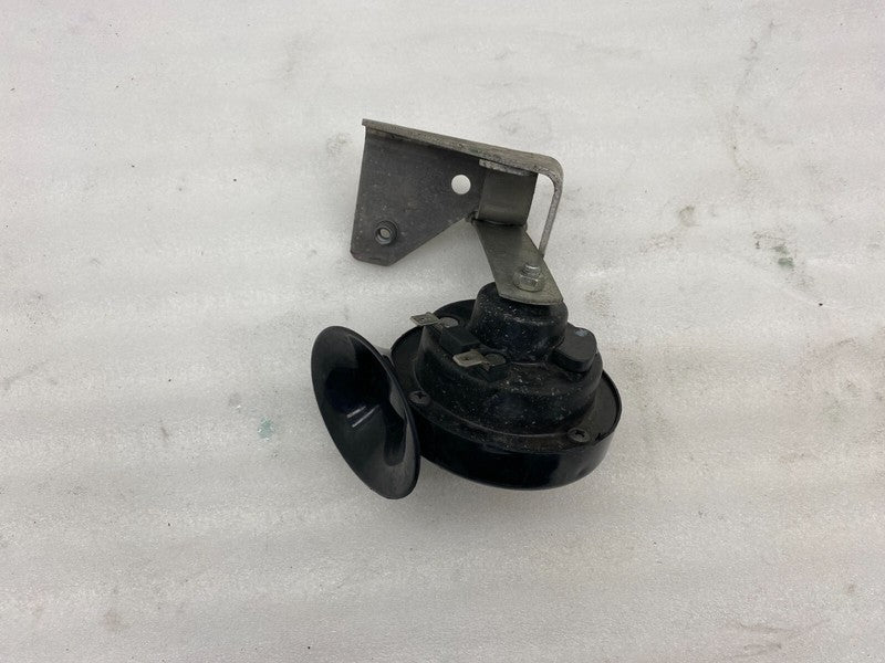 E1 0020046 ⭕ 12-20 Model S Seger Low Pitch Tone Horn 12V 410 Hertz w/ Bracket 6008607-00-B