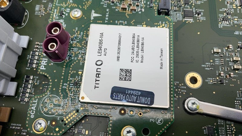 2012-2015 Tesla Model S Media Control CPU Motherboard Fused Connectivity Card