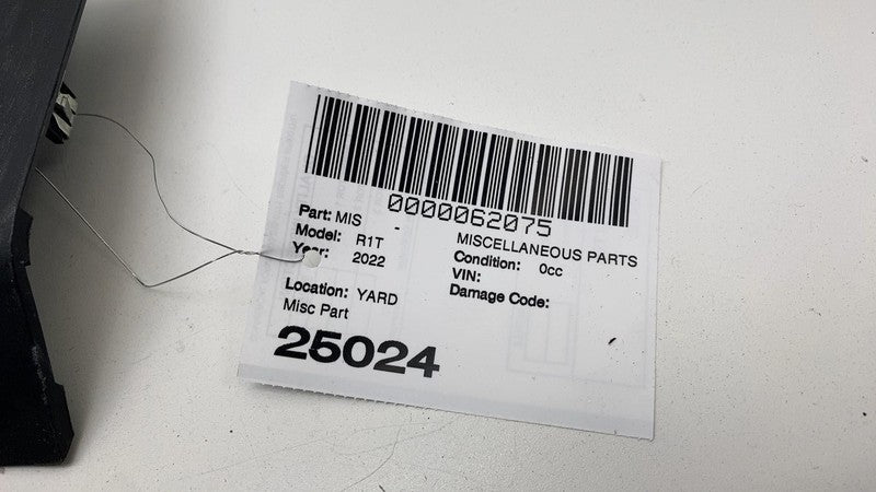 ⭕ 2022-2024 Rivian R1T Rear Right Gear Tunnel Sill Trim Scuff Plate PT