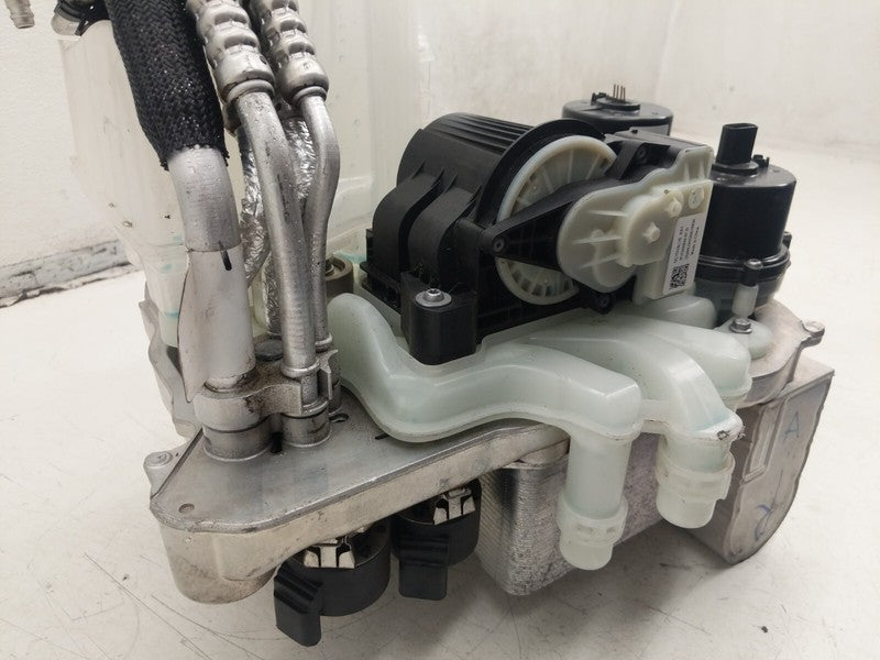 1506859 97 D 20-23 Model Y Supermanifold Refrigerant Chiller + Coolant Reservoir 1549902-00-C