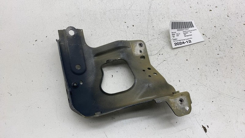 1615548 00 C 2020-2023 Tesla Model Y MY Front Passenger Side Fender Support Bracket Right OEM
