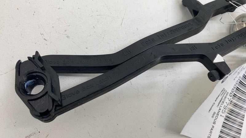 2089896 ⭕ 2017-2020 Tesla Model 3 Dashboard Passenger Side Glove Box Latch Right Assy
