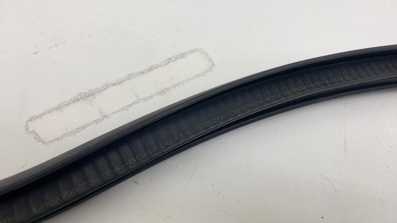 ⭕20-24 Tesla Model Y Front Right Door Body Weatherstrip Rubber Seal 14