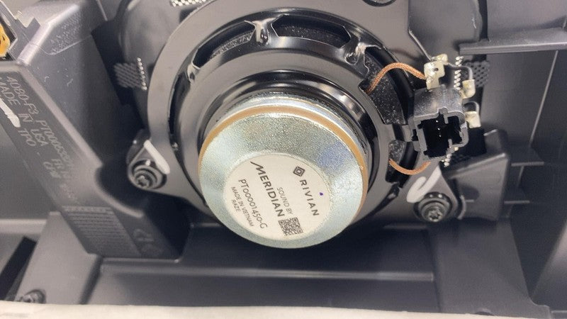 PT00003451K 2022-2024 Rivian R1S Rear Right Quarter Trim Cover Arm Rest Panel Cup Holder SUV