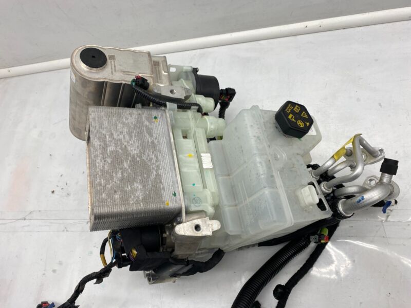 155505550C 20-23 Model 3 Supermanifold Refrigerant Chiller & Coolant Reservoir 1547595-98-E