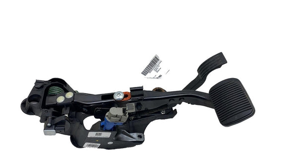 2013 2014 2015 2016 2017 2018 Ford C-Max Hybrid Brake and Gas Pedal Pad Assembly