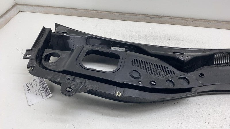 ⭕ 2017-2022 Maserati Levante Front Windshield Cowl Vent Trim Panel 670