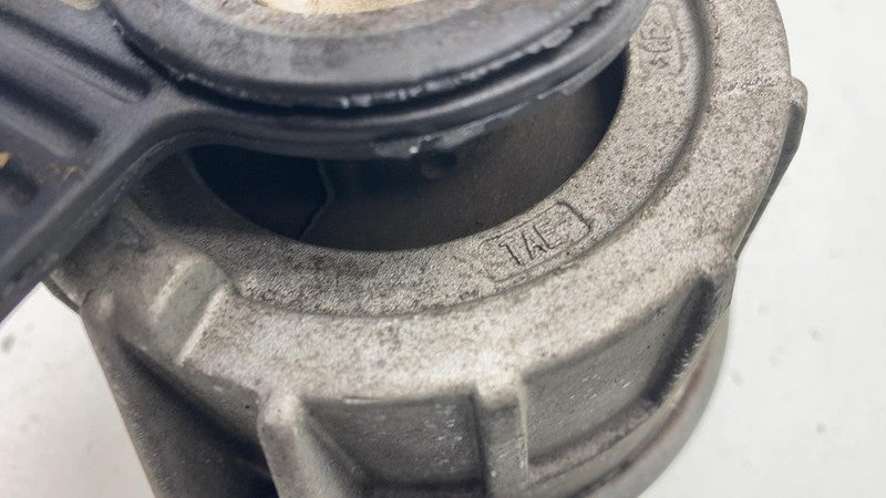 A 204 240 43 17 ⭕ 2012-2016 Mercedes E-Class Left or Right Engine Mount Insert A2042404317 OEM