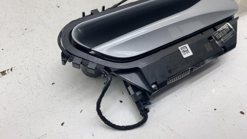 Outside Door Handle VOLKSWAGEN ID4 Right 25