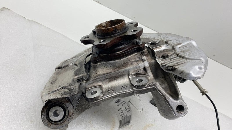 6861802 04 2017-2023 BMW 530e Rear Right Spindle Knuckle Wheel Hub w/ ABS & Dust Shield RWD