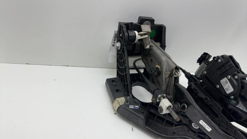 ⭕ 2016 Chevy Silverado 1500 Gas Accelerator and Brake Pedal Assembly 2