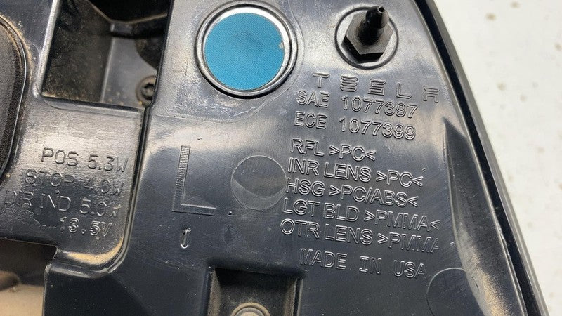 ⭕ 17-22 Model 3 Rear Driver Side Exterior Taillight Outer Tail Lamp Le