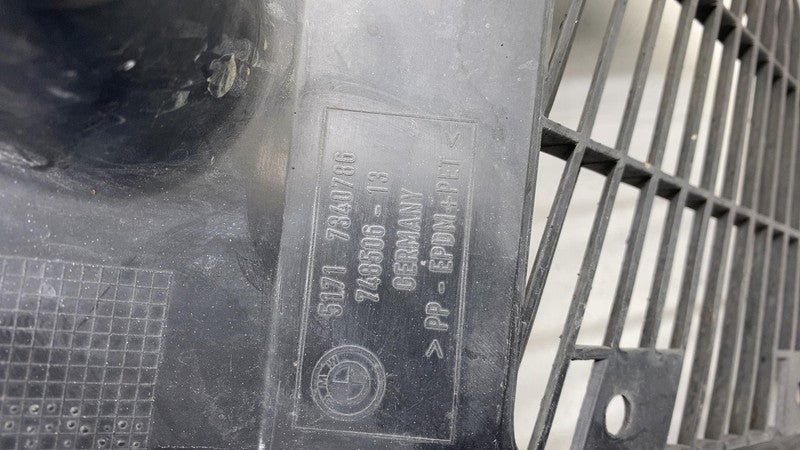 74850613 2018-2020 BMW 530E Front Passengrer Right Inner Fender Liner Splash Guard Shield