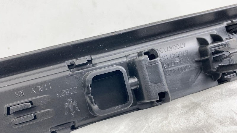 890370000 ⭕ 17-20 Maserati Levante Front Right Lower Door Sill Scuff Plate RH 890370000