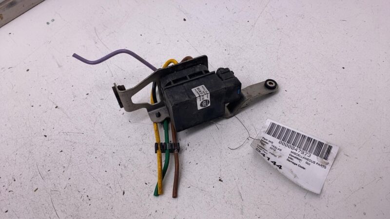 2012 2013 2014 2015 Tesla Model S Air Suspension Main Solenoid Valve w/ Bracket