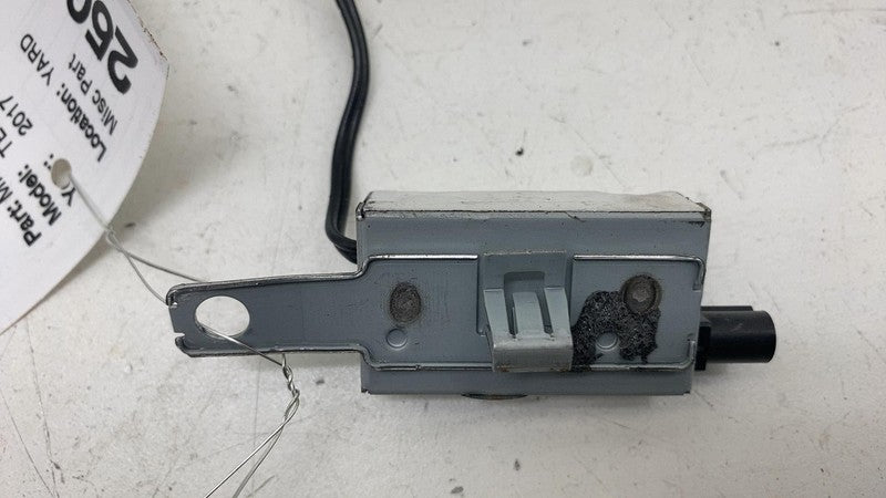 ⭕ 2012-2020 Tesla Model S Rear Right Radio Antenna Amplifier Module 10