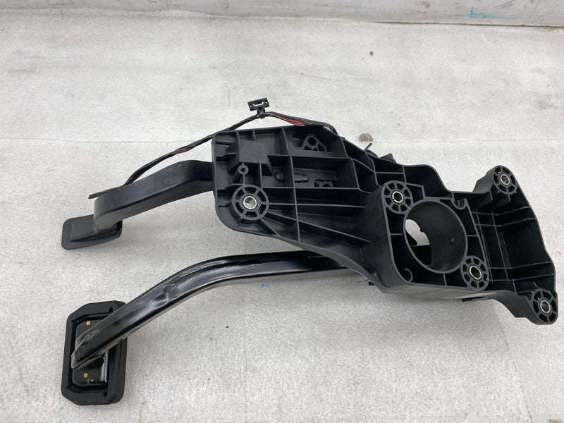 1188691 00 B ⭕ 2020-2023 Tesla Model Y Accelerator and Brake Pedal Pad Assembly 1188691-00-B