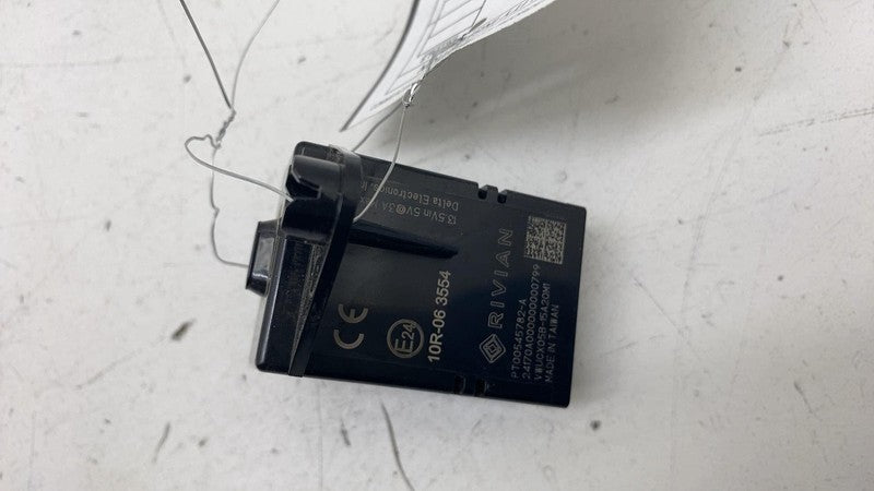 PT00545782A ⭕ 2022-2025 Rivian R1S Rear Left Quarter Trim USB Charging Port OEM PT00545782-A