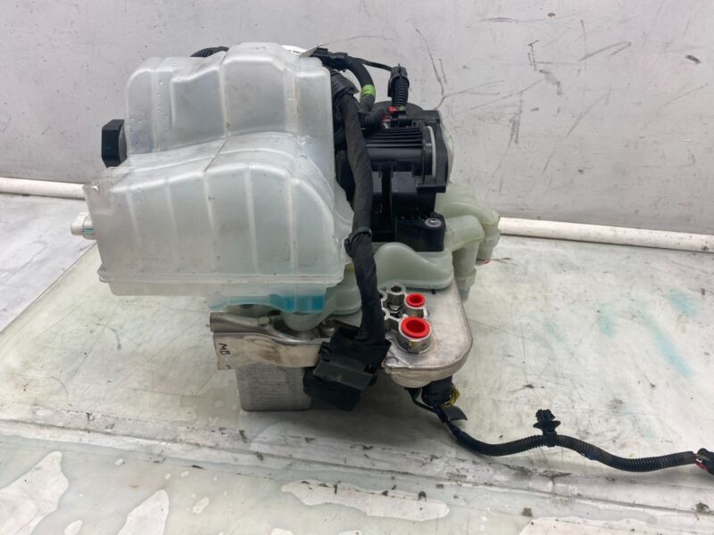 150685900D 20-23 Model Y Supermanifold Refrigerant Chiller & Coolant Reservoir 1546475-00-F
