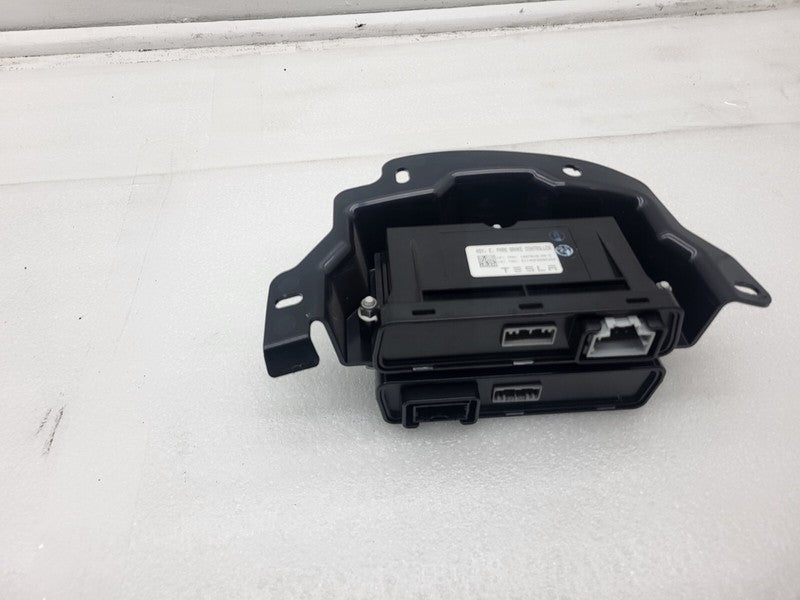 100751100A 12-20 Model S Park Brake Controller + Power Liftgate Control Module 1007511-00-A