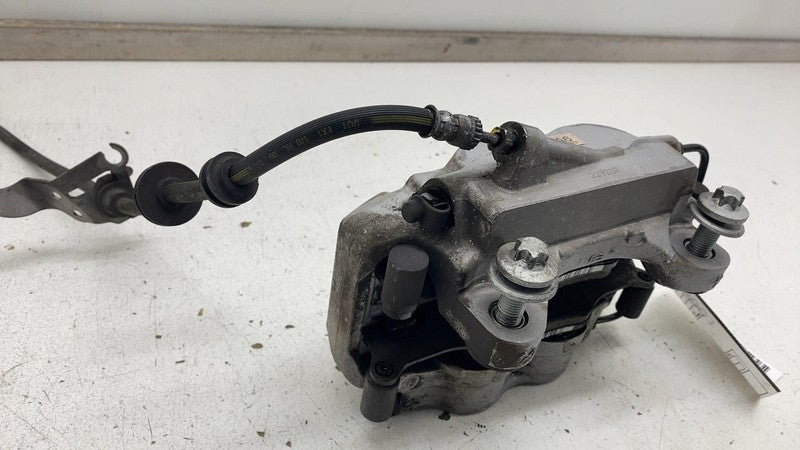 2018 2019 2020 BMW 530E Front Right Caliper + Brake Hose Line w/o Spor