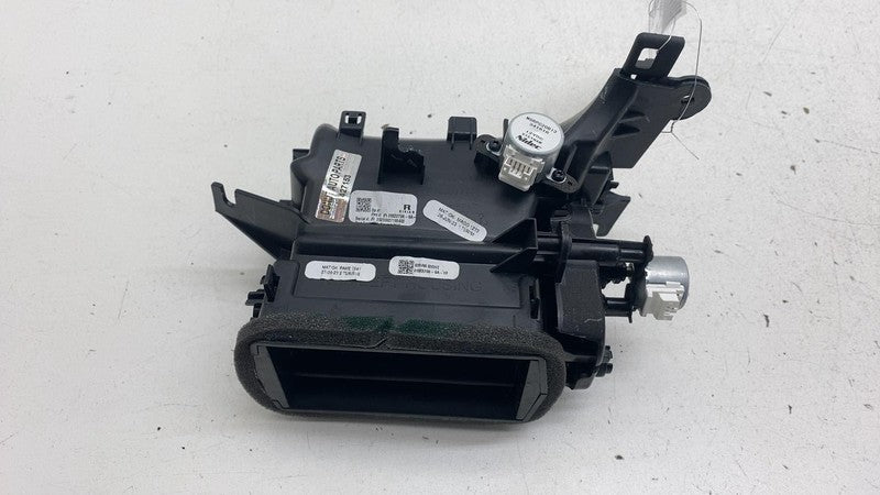 PT00014146 ⭕ 2022-2024 Rivian R1T Front Center Passenger Side AC Vent Trim Right PT00014146