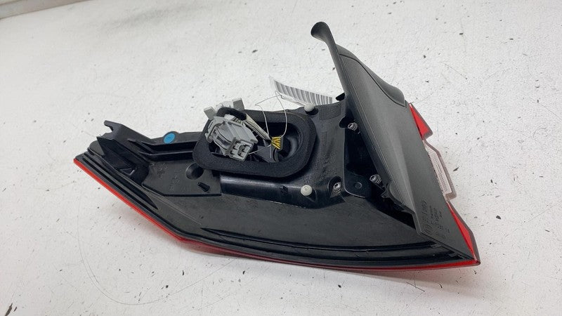⭕ 2017-2020 Maserati Levante Rear Right Passenger Side Outer Tail Lamp 20670206
