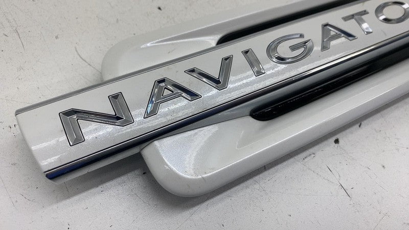 ⭕ 2018-2024 Lincoln Navigator Passenger Side Fender Emblem Right JL7B-