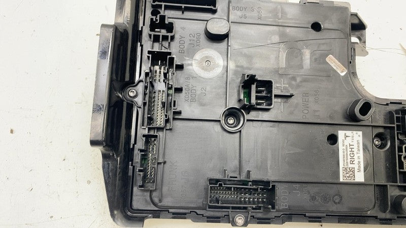 ⭕ 2020-2023 Model Y Right Low Voltage Controller Electronic Module 149