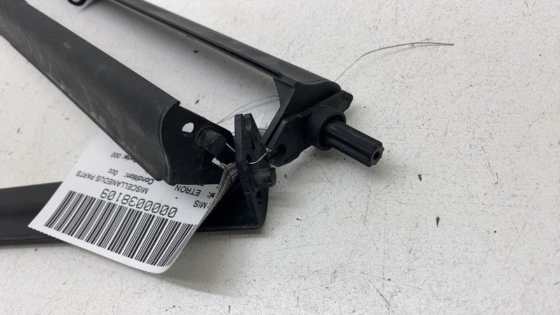 E16-105309-00 ⭕ 2019-2023 Audi E-Tron Quattro Intercooler Air Duct Guide Blinds Channel Blade