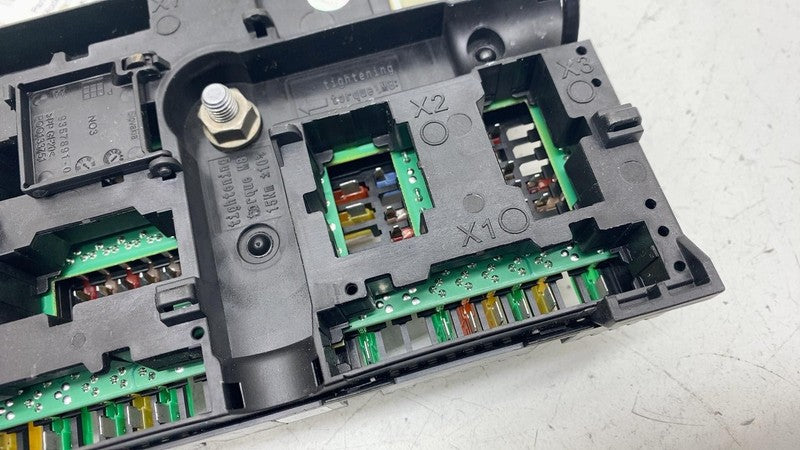 ⭕ 2017-2020 BMW 540i Rear Trunk Power Distribution Fuse Box Relay 6135