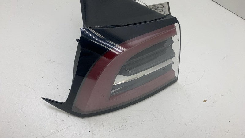 1077397 ⭕ 2017-2022 Tesla Model 3 Rear Exterior Taillight Outer Tail Lamp Left 1077397