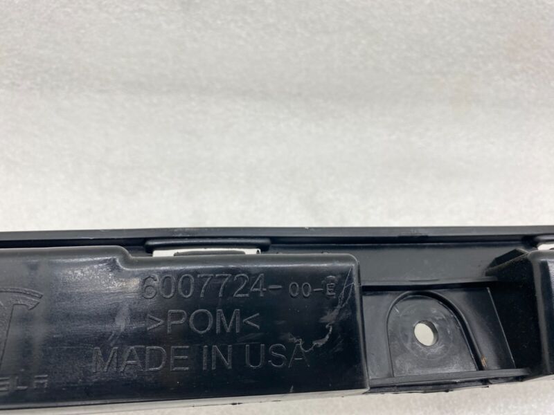 600772400E 2012-2024 Tesla Model S Rear Body Attachment Bumper Center Support Bracket Facia
