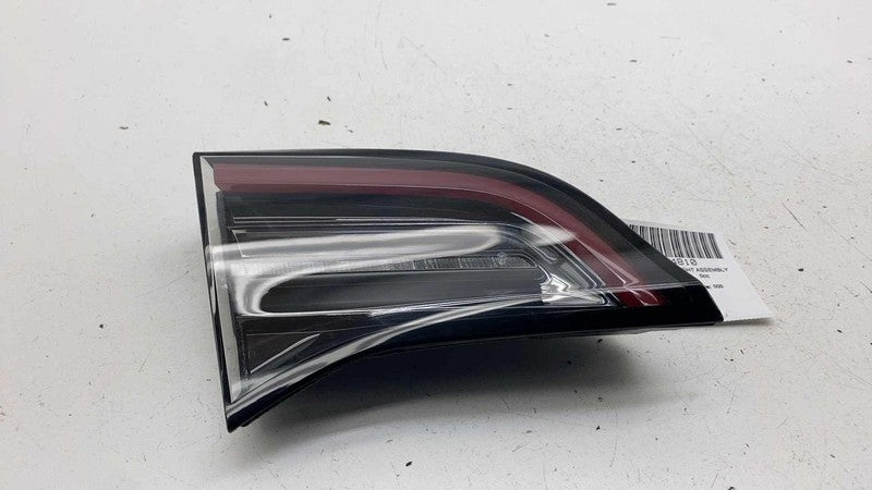 1077401-00-E ⭕ 2017-2023 Model 3 Rear Left Inner Taillight LED Tail Lamp 3-Pin 1077401-00-E
