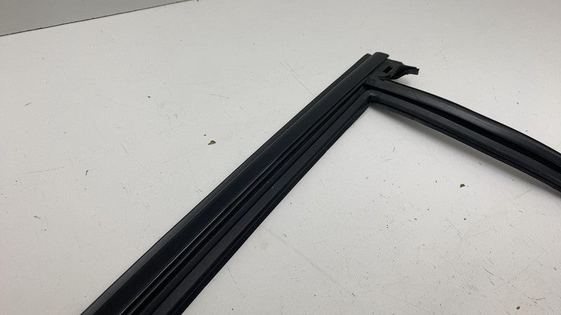 ⭕ 21-23 Polestar 2 Rear Right Door Window Weatherstrip w/ Trim Molding