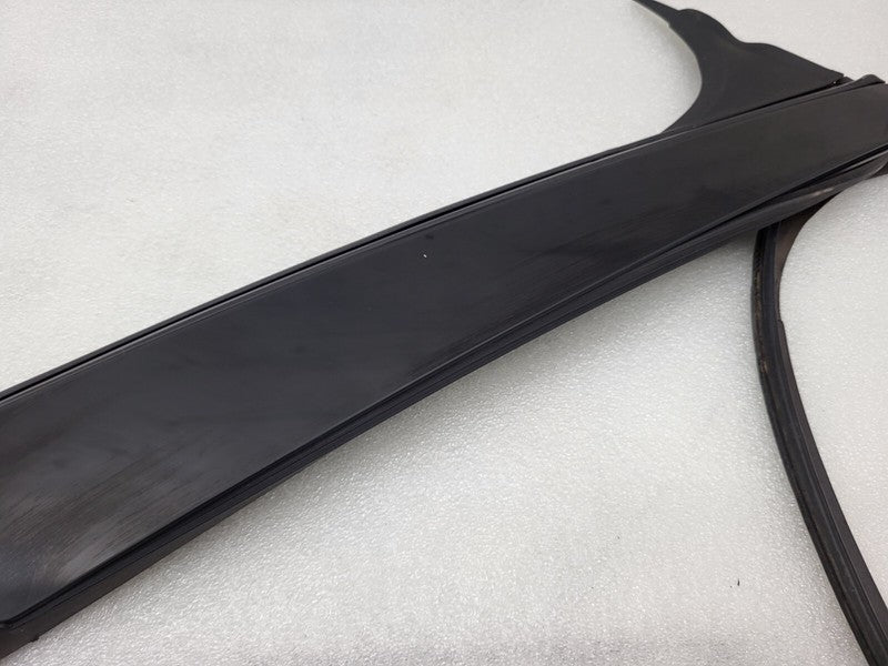 103236300C ⭕ 16-20 Tesla Model X B-Pillar Applique Glass Left w/ Rubber Seal 1032363-00-C