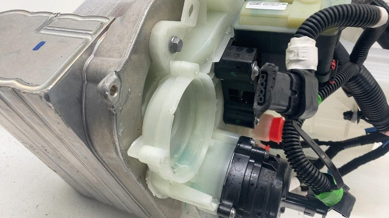 ⭕ 2024-2025 Tesla Model 3 Supermanifold Refrigerant Chiller w/ Coolant