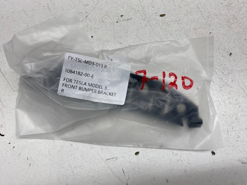 1084182 00 E ⭕ 17-23 Tesla Model 3 Front Right Bumper Fascia Side to Fender Bracket 1084182