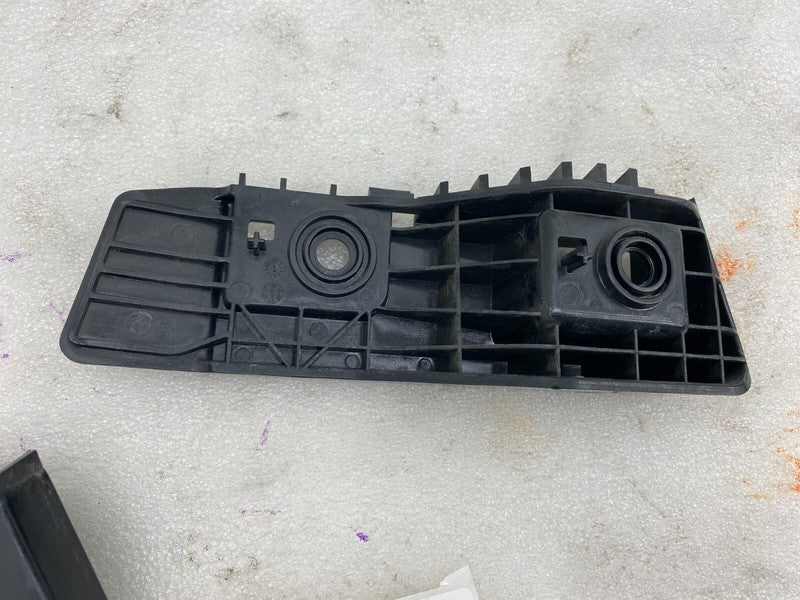 ⭕ 17-23 Model 3 M3 Rear Left/Right Taillight Bracket 1083992-00-D/1083