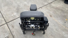 Front Seat VOLKSWAGEN ID4 25