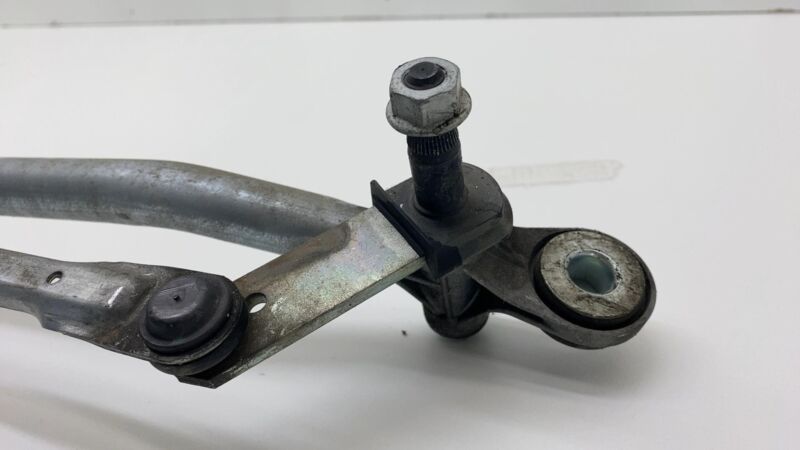 7P0955023 2011-2018 Porsche Cayenne Front Windshield Wiper Motor System Linkage Assembly
