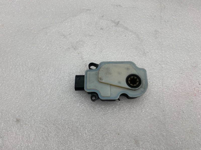 2012-2015 Tesla Model S Front Bumper Grille Vent Shutter Control Motor Actuator