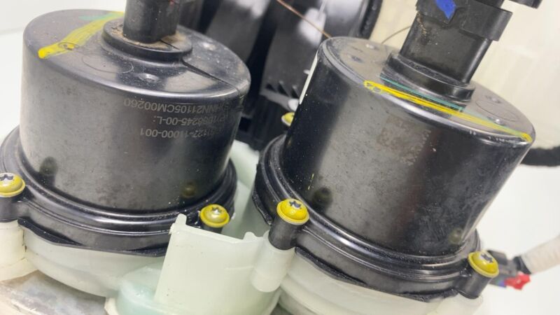 150202200E 20-23 Model Y Supermanifold Refrigerant Chiller + Coolant Reservoir 1549902-00-C