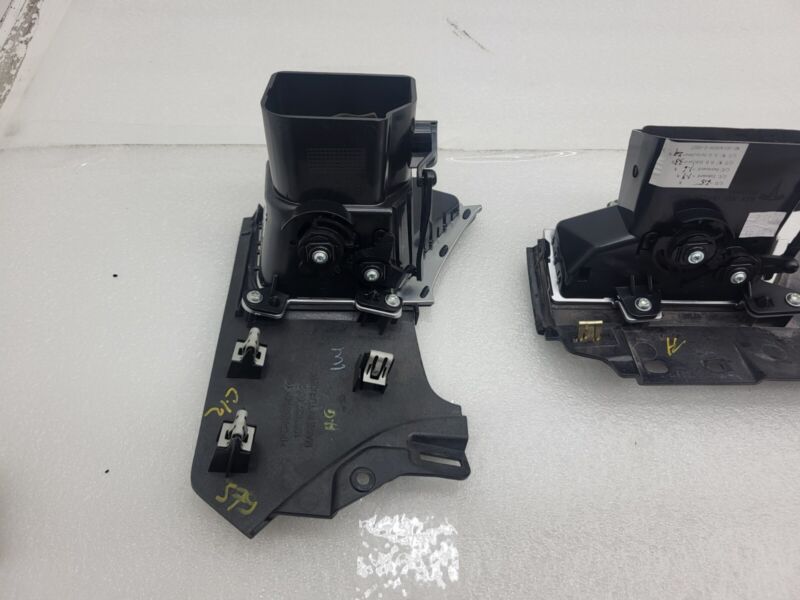 100782100D 12-15 Model S A/C Air Vent Outlet Dashboard Trim Panel 1007821-00-D/1007827-00-C