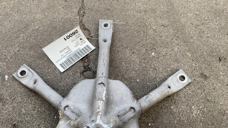 7401270 04 2018 2019 BMW 530e G30 Rear Body Torsion Bar Support Bracket Mount Bracket OEM