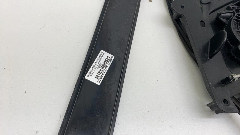 109662110F ⭕ 2017-2023 Tesla Model 3 Front Right Door Window Regulator & Motor 1096621-10-F