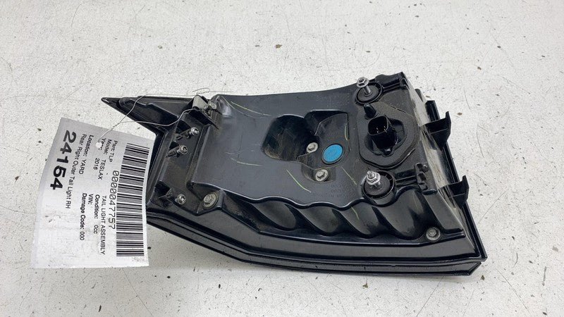 1034333-00-A 2016-2020 Tesla Model X Rear Passenger Side Taillight LED Outer Tail Lamp Right
