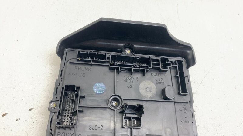 149784800E 17-23 Model Y 3 Front Right Body Controller ECU (5-Seat Type) Gen 3 1567454-00-B