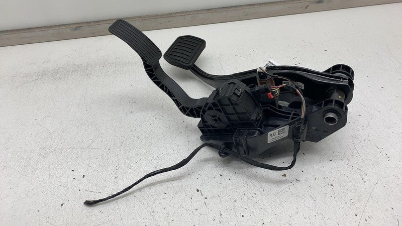 104469100D ⭕ 2017-2024 Tesla Model 3 Accelerator & Brake Foot Pedal w/ Switch 1044691-00-D